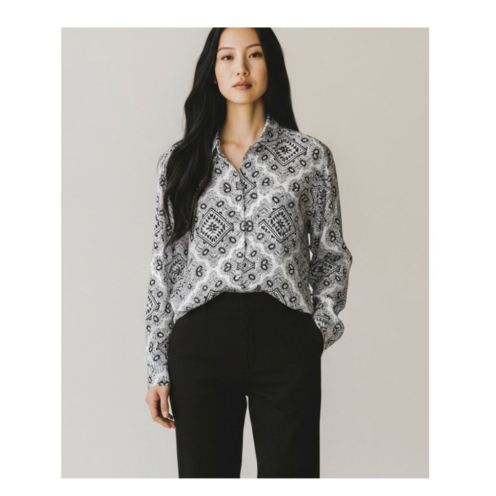 Old Navy Lightweight Black and White Geometric Oxford Shirt Medium